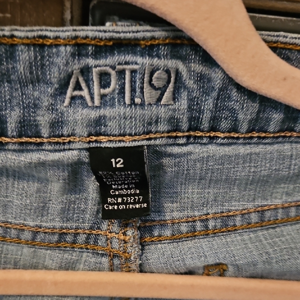 Apt. 9 Blue Cropped Ankle Jeans with Distressed Style
